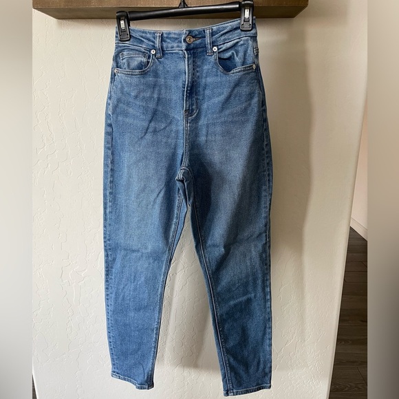 American Eagle| Curvy Mom Jean, 90’s Style—high waist, rigid style—Size 00••• - Picture 1 of 15